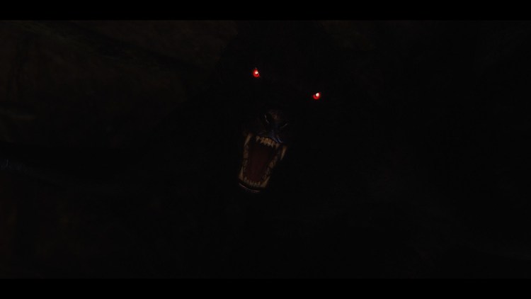 Страшные светящиеся глаза в темноте