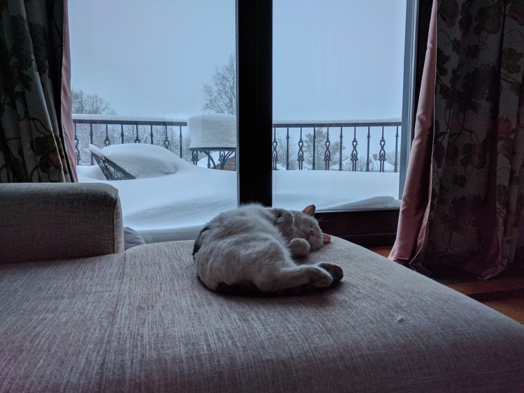 Зима за окном уют