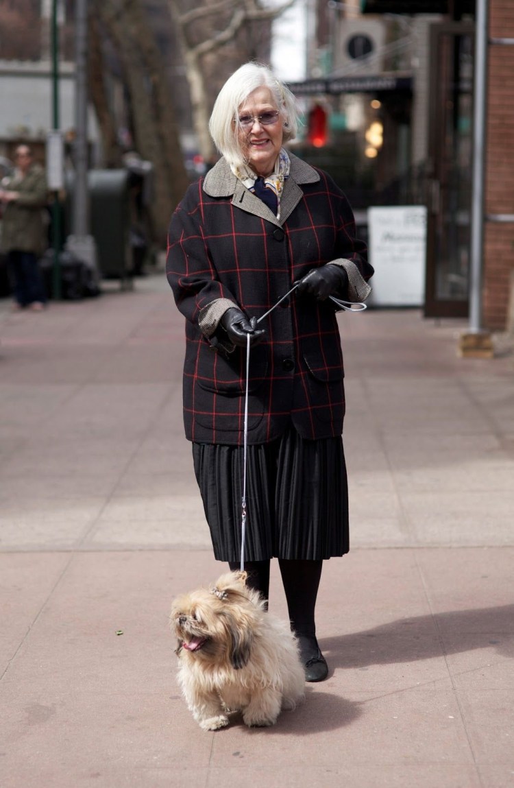 Пенсионер с собакой