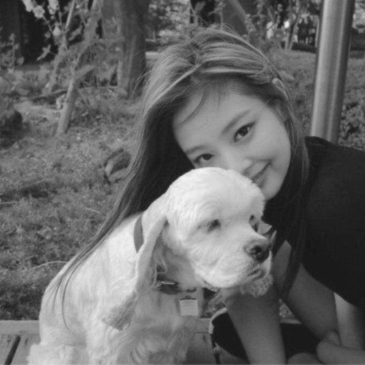 Дженни Ким с собакой