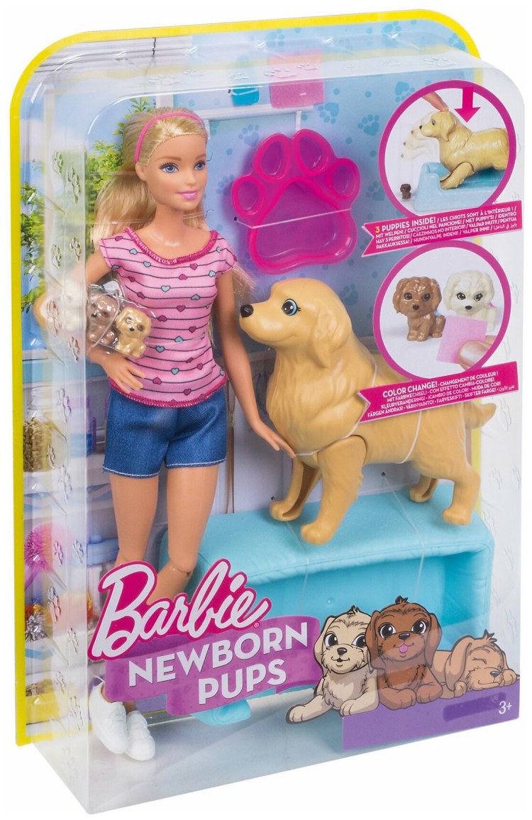 Кукла Barbie и собака с новорожденными щенками