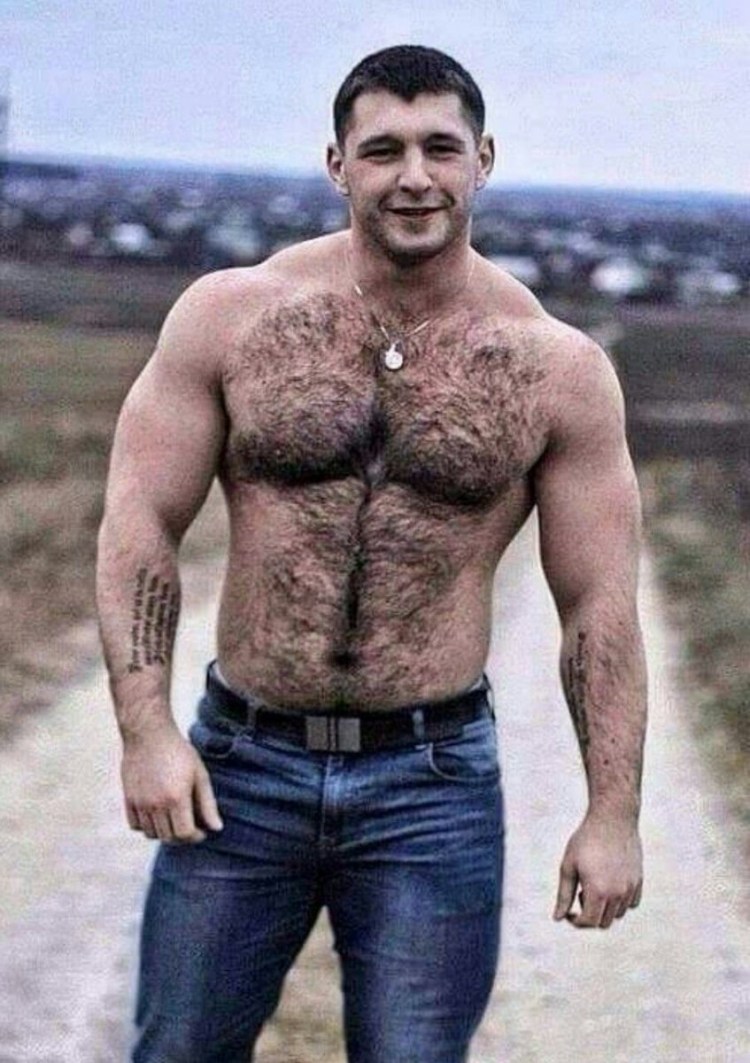 Накаченный кавказец