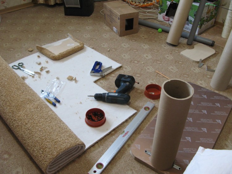 Обшить ковролином кошачий домик