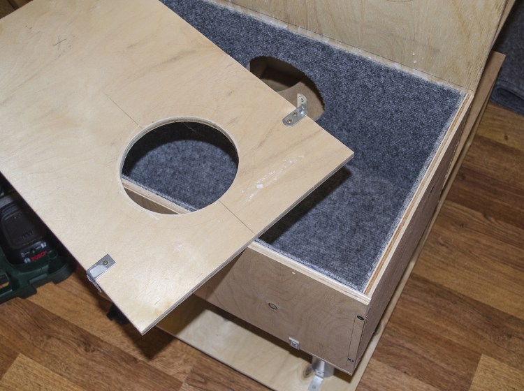 Домик для кота из ламината