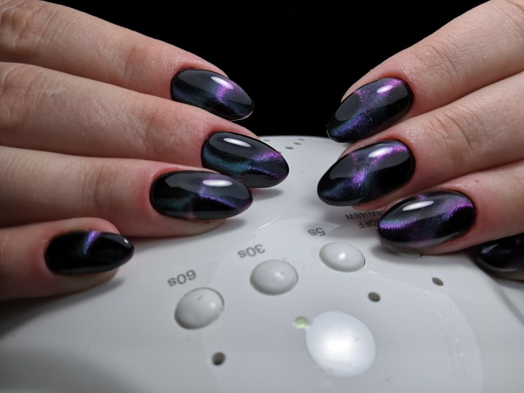 Кошачий глаз зеленый камень