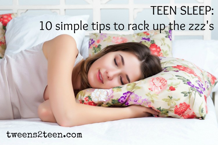 Молодая девушка спит