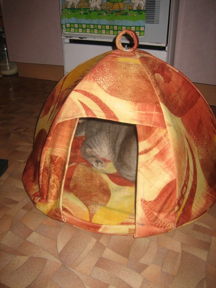 Домик для кошки из ткани