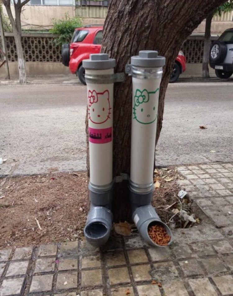 Кормушка для кошек из пластиковых труб