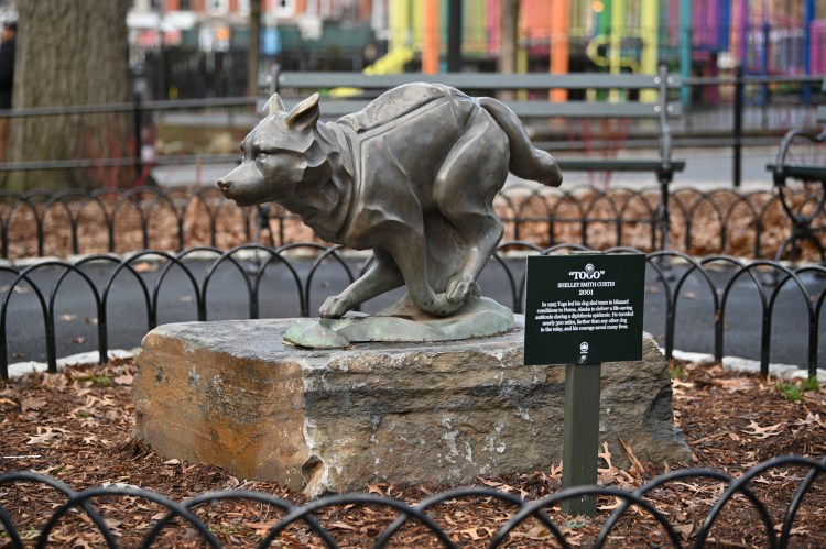 Памятник преданности собаке в Тольятти