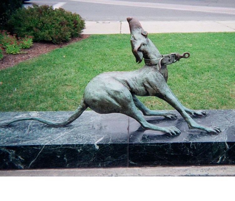 Памятник собаке космонавту в Ижевске