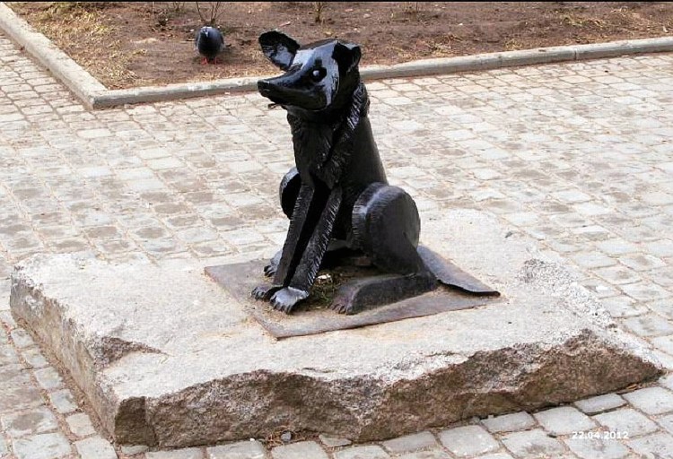 Памятник собаке сенбернару Барри