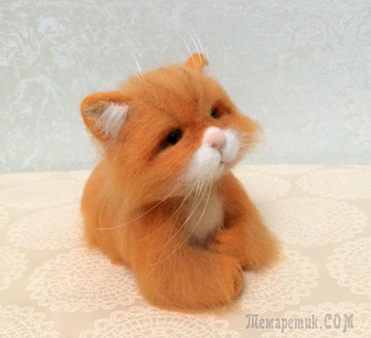 Рыжая плюшевая кошка