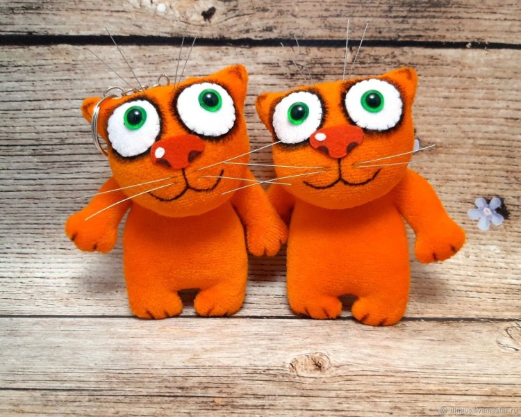 Плюшевый оранжевый кот