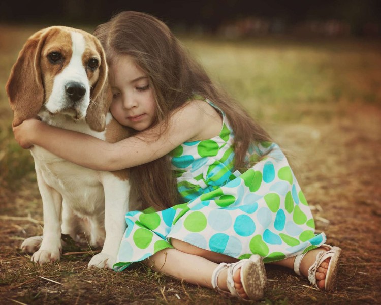 Девочка с собакой