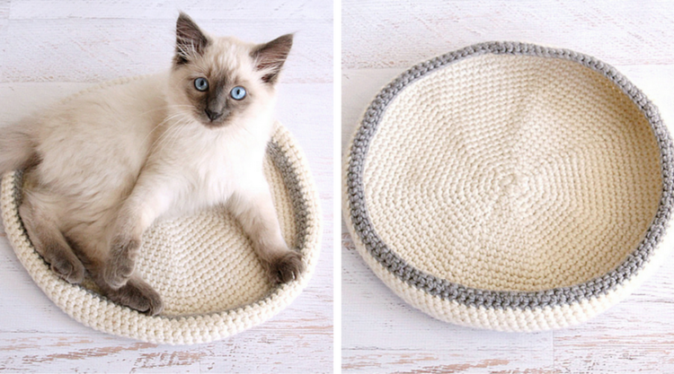 Лежанка для кошки крючком