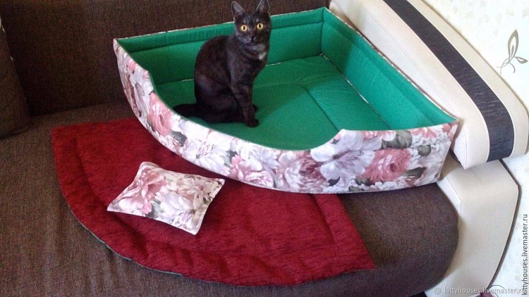 Лежанка из коробки