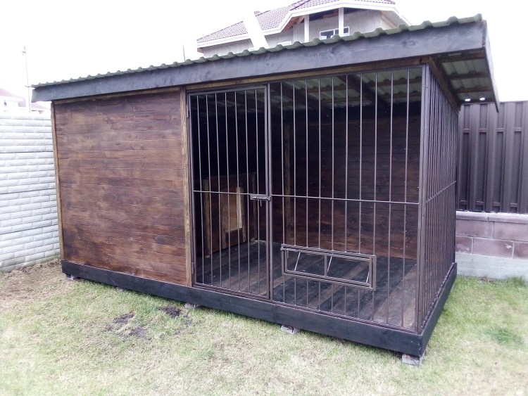 Вольер для собаки с кормушкой