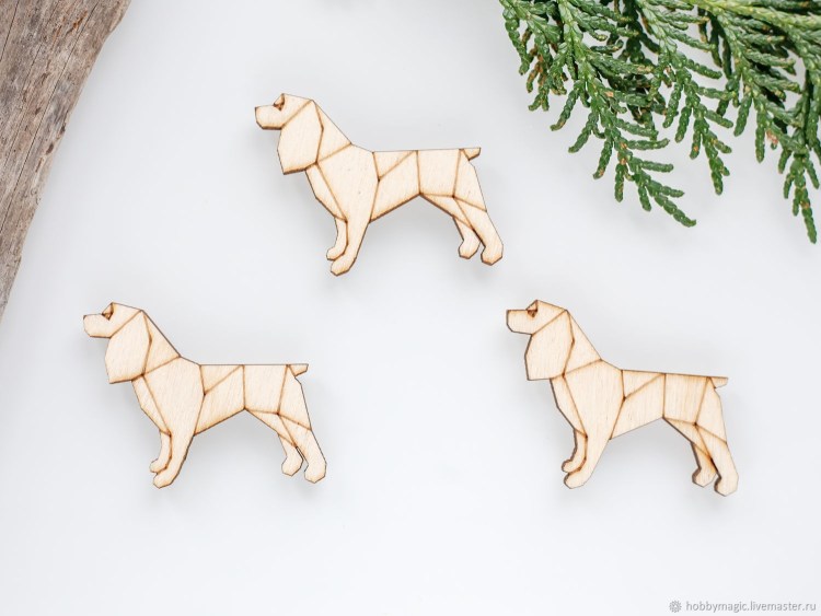 Деревянный значок собака