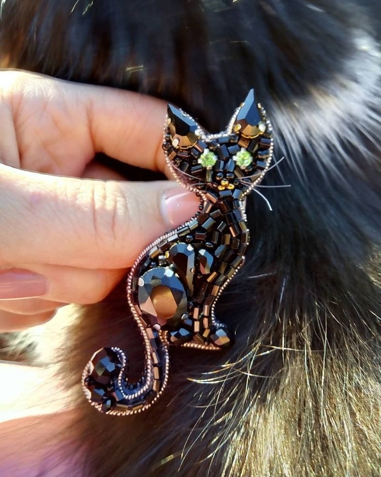 Брошь кошка бисер