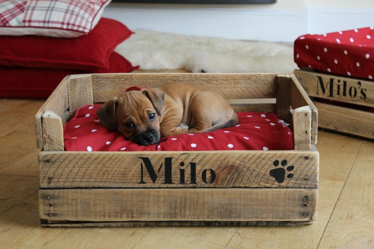 Лежак для собаки из дерева