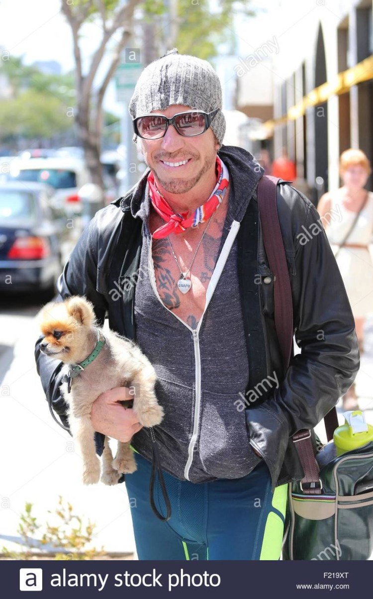 Микки Рурк с собачкой