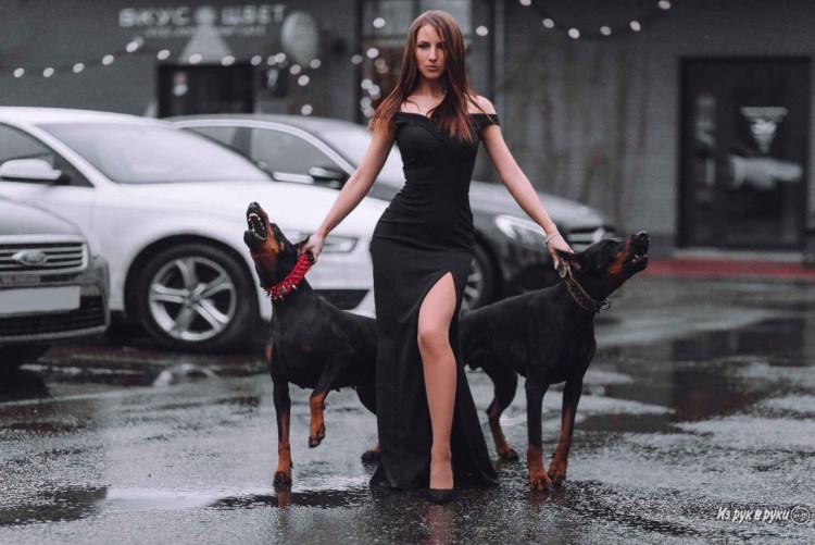 Дама с доберманом Синди Кроуфорд