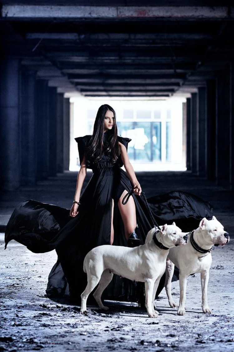 Vogue 1977 с доберманом