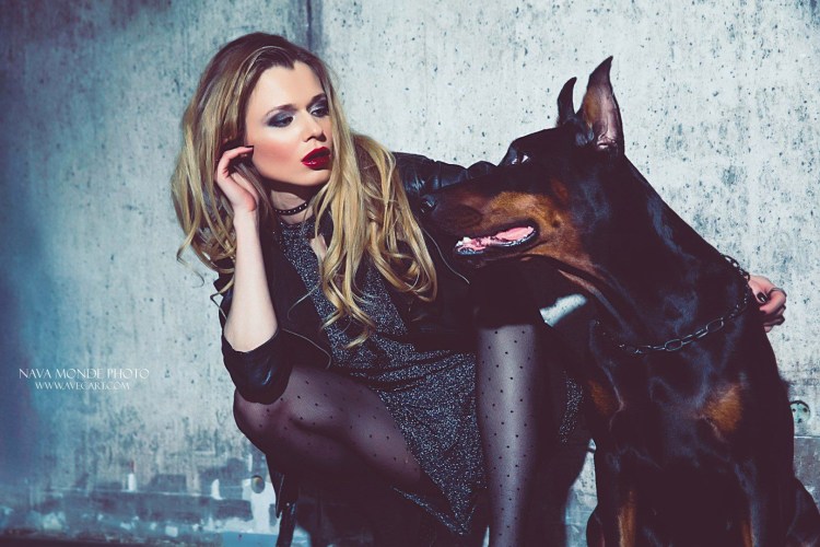 Дама с доберманом Синди Кроуфорд