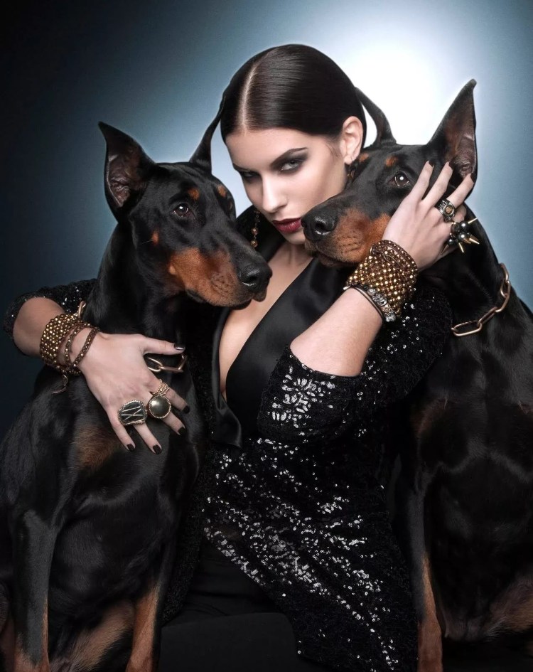 Ирина Шейк фотосессия с доберманом