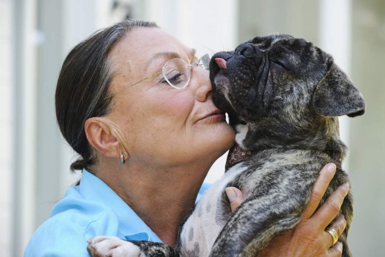 Старушка с собачкой