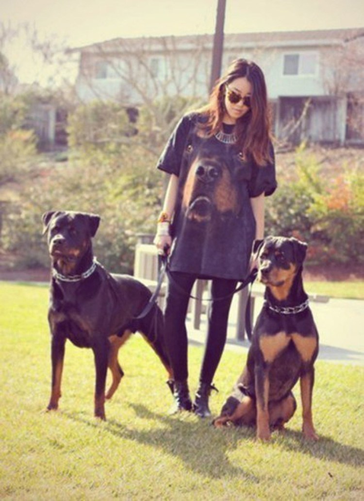 Девушка с ротвейлером