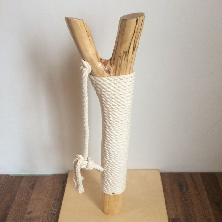 Когтеточка из бревна