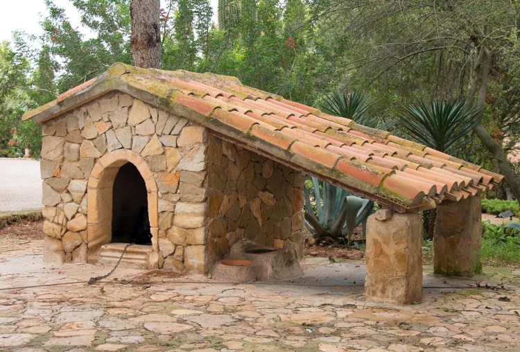 Дом для собаки из кирпича