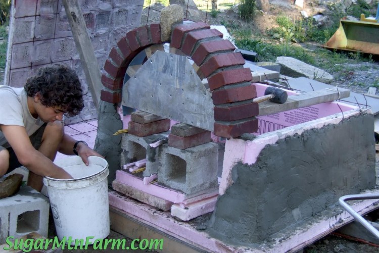 Домик для собак из досок