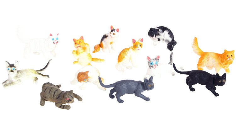 Пластмассовые игрушки кошки