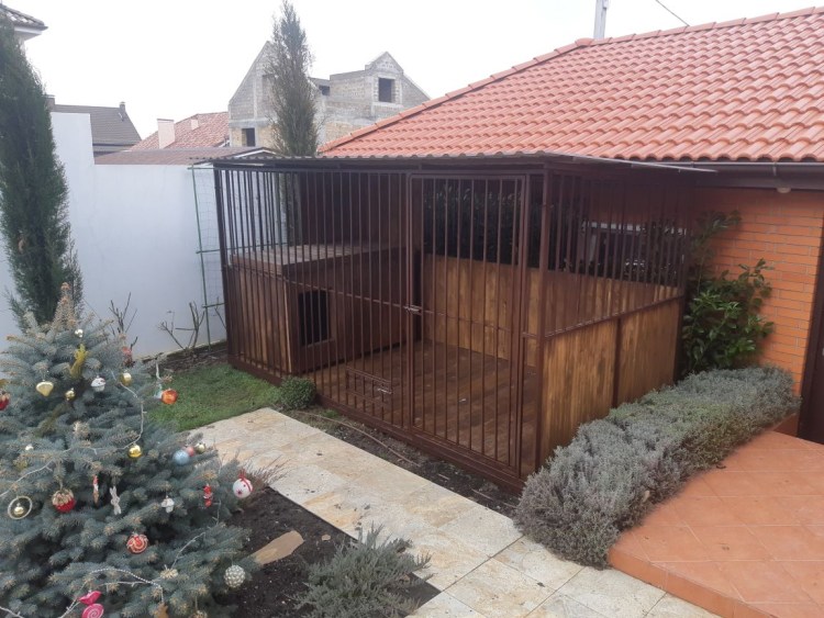 Вольер для собаки на участке