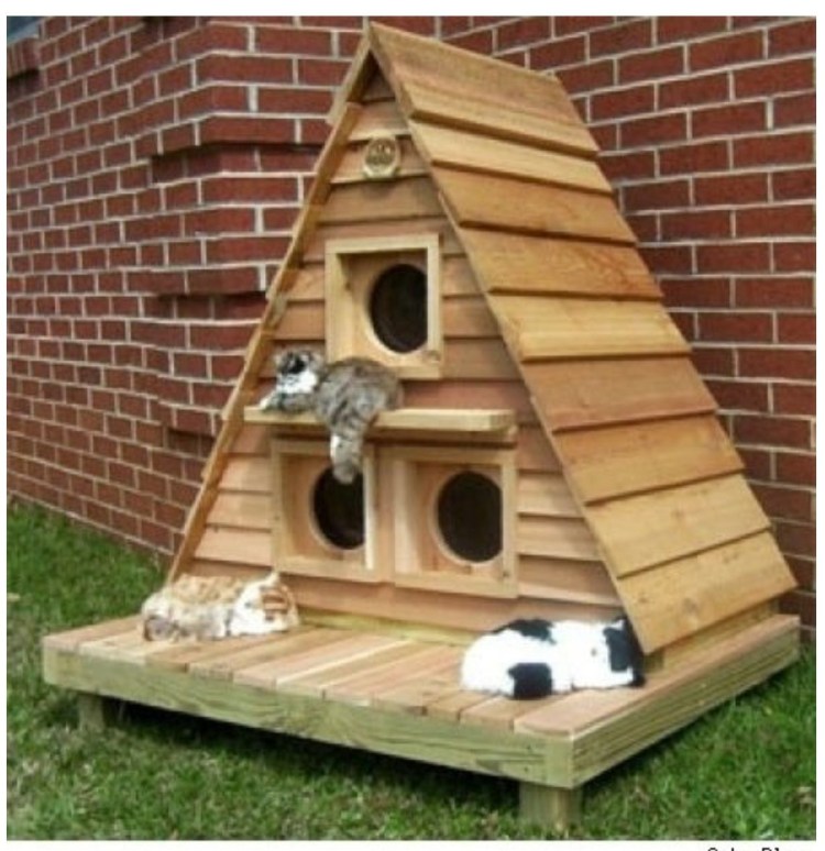 Самодельный уличный домик для котят