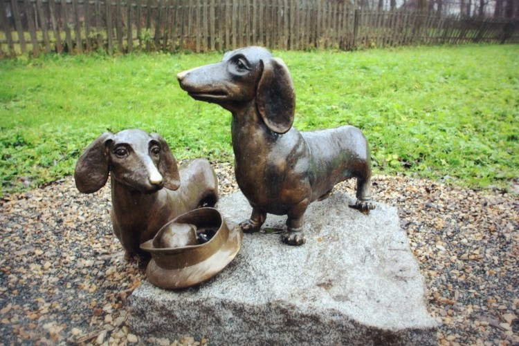 Мелихово памятник таксам