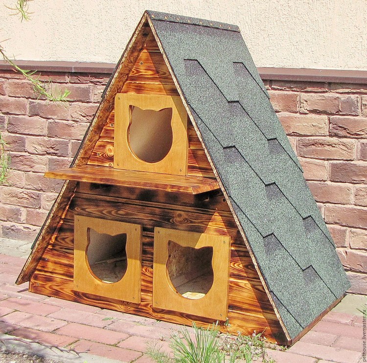 Деревянная клетка для кошек