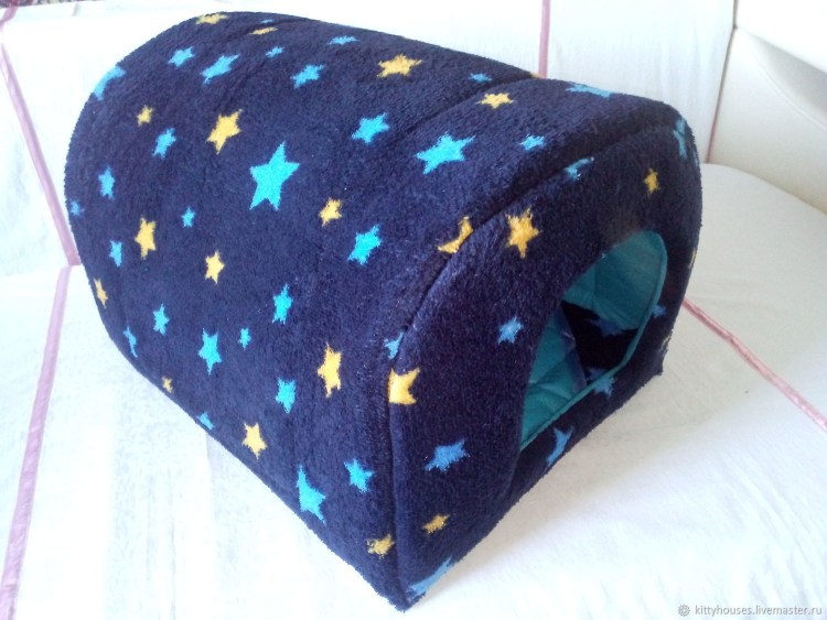 Домик с лежанкой для кошек