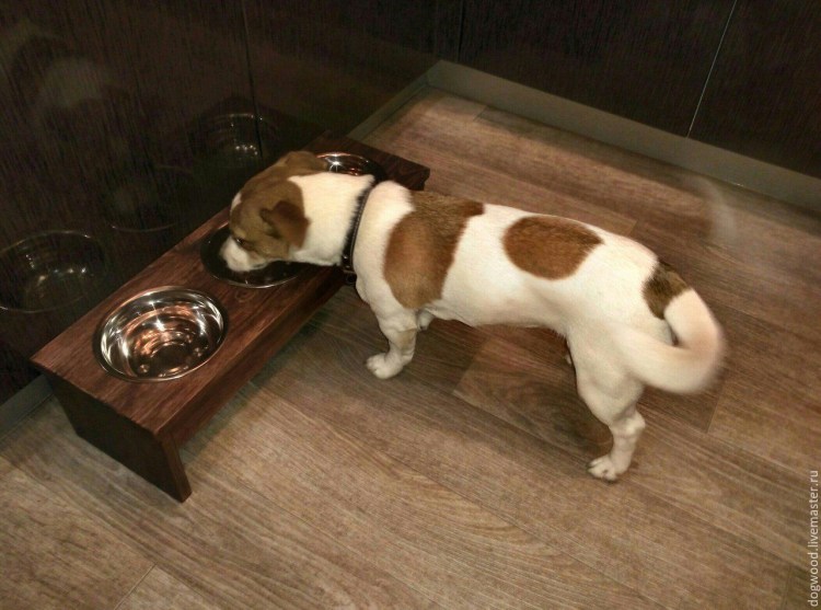 Деревянная подставка для мисок для собак