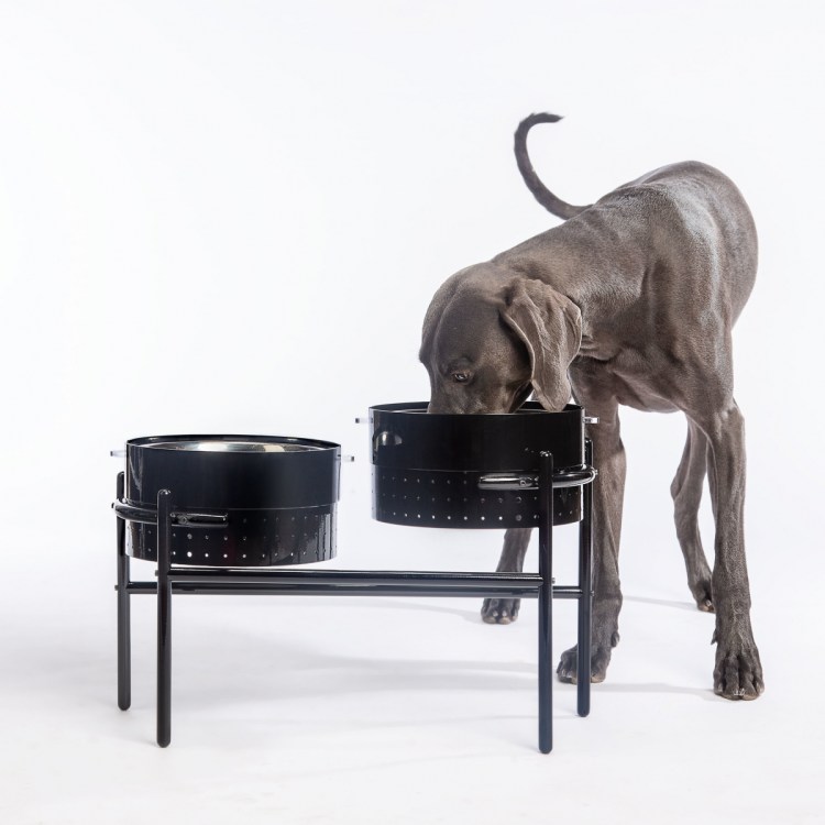 Миски для собаки в ящике