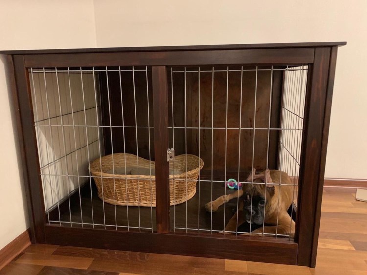Деревянная клетка для собаки