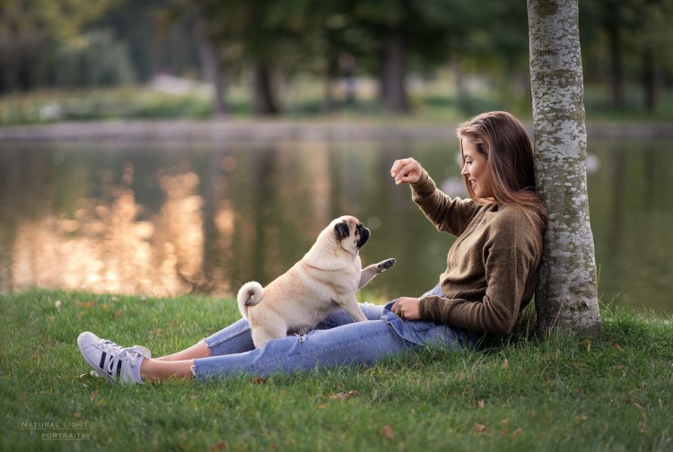 Парень с собакой